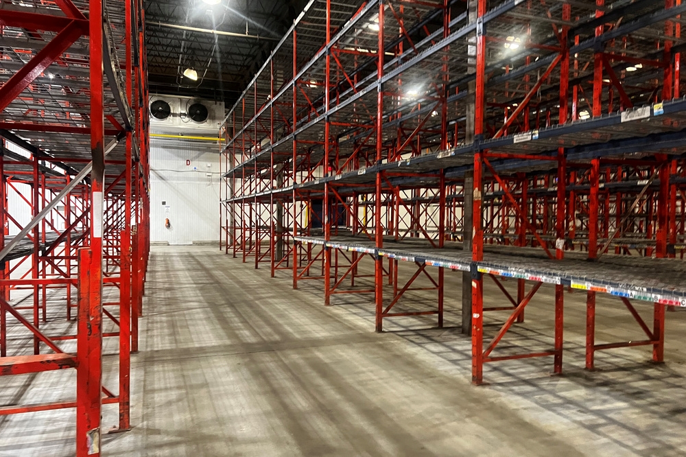 Structural steel pallet rack uprights with bolted beam connections for heavy load capacity
