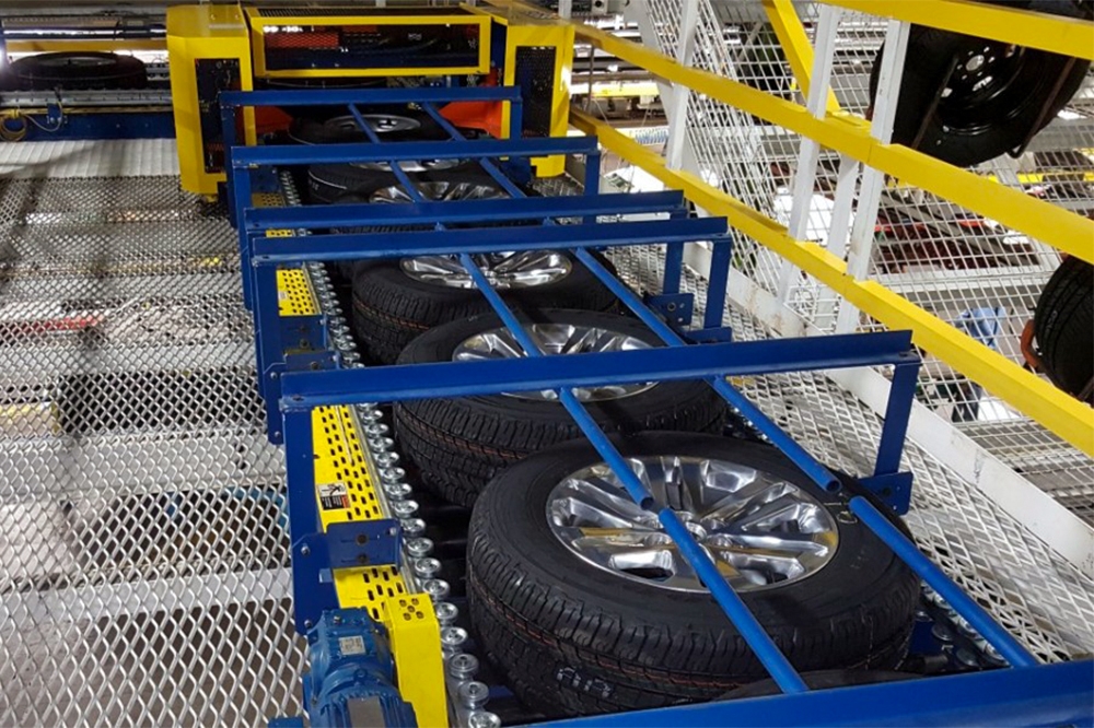 Gravity conveyor carrying tires
