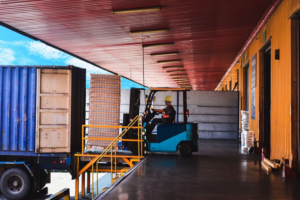 warehouse forklift loading