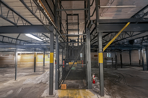 Used GIANT Vertical Lift