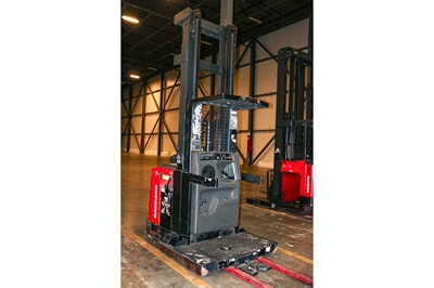 Used '04 Raymond EASI Order Pickers