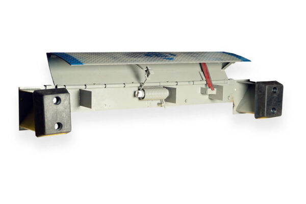 Used Bluff 2-EP72 Edge-of-Dock Levelers