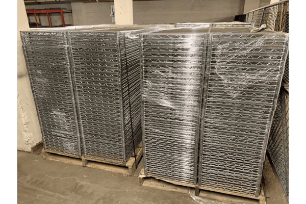Used Wire Shelves