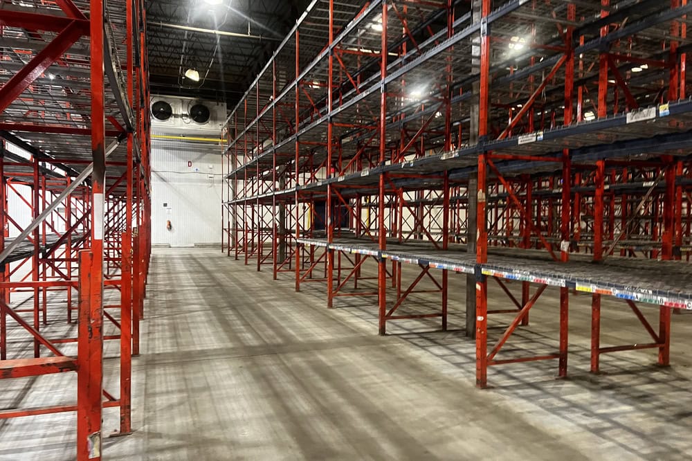 Structural steel pallet rack uprights with bolted beam connections for heavy load capacity
